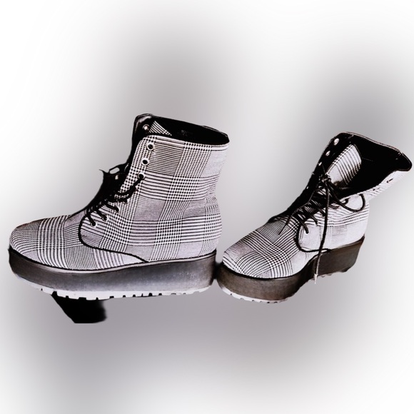 Vintage Plaid Platform Lace-Up Boots | Size 8 | Y2K Patchwork Style - Picture 9 of 14